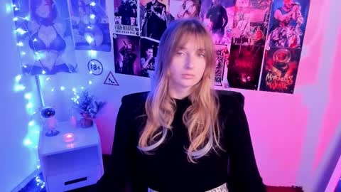 Snapshot of karla_flower chatting on 23, 10, 2025 Karla online show from 23, 10, 2025