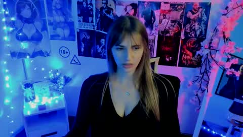 Snapshot of karla_flower chatting on 19, 11, 2025 Karla online show from 19, 11, 2025