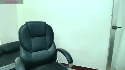 Snapshot of karla_hilton1 chatting on 6, 10, 2025 karla_hilton1 online show from 6, 10, 2025