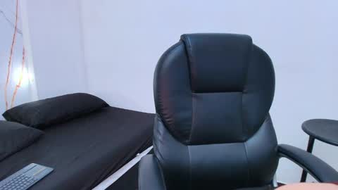 Snapshot of karla_hilton1 chatting on 12, 11, 2025 karla_hilton1 online show from 12, 11, 2025