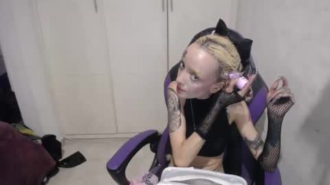 Snapshot of karla_robinson_ chatting on 27, 12, 2024 KARLA online show from 27, 12, 2024