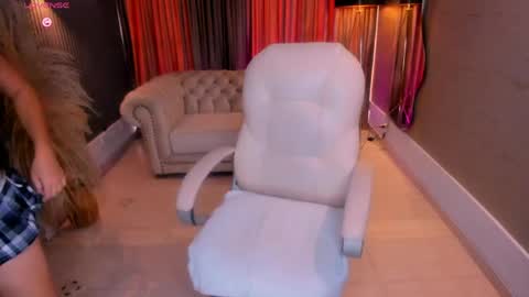 Snapshot of karlie_small chatting on 15, 5, 2026 Karli online show from 15, 5, 2026