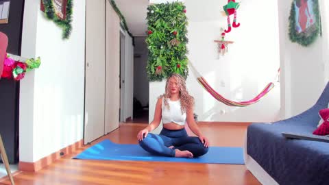 Snapshot of karlye_5 chatting on 17, 12, 2024 Karlye online show from 17, 12, 2024