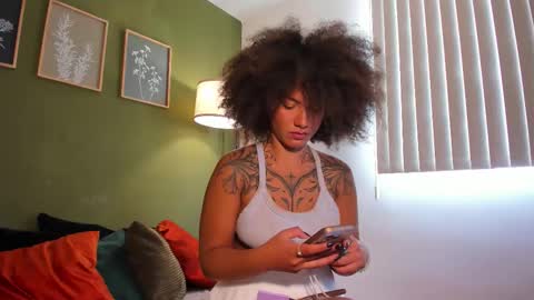 Snapshot of karlye_5 chatting on 12, 11, 2025 Karlye online show from 12, 11, 2025