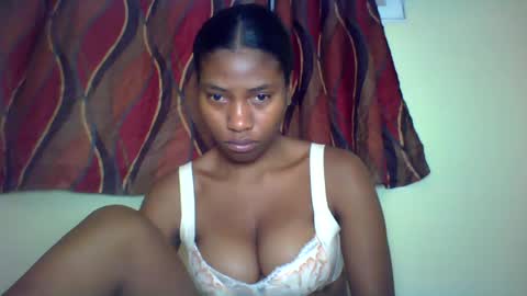 Snapshot of karoliee chatting on 18, 6, 2026 karoliee online show from 18, 6, 2026