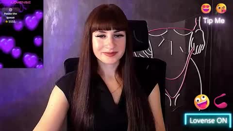 Snapshot of karolina_mia chatting on 4, 10, 2025 Caroline online show from 4, 10, 2025