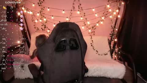 Snapshot of karolinahayes chatting on 14, 12, 2025 KarolinaHayes online show from 14, 12, 2025