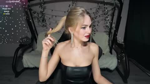 KarolinaHayes online show from 10, 4, 2026