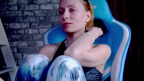 karoline121 online show from 26, 2, 2025