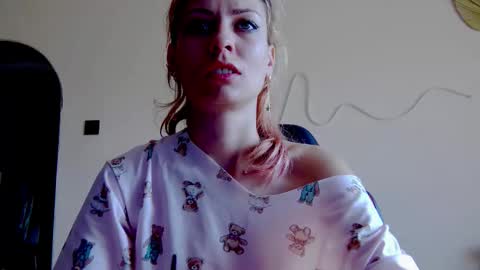 karoline121 online show from 2, 11, 2025