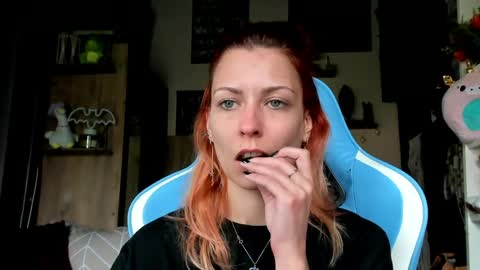 Snapshot of karoline121 chatting on 29, 4, 2026 karoline121 online show from 29, 4, 2026