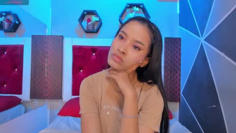 Snapshot of karoll014 chatting on 16, 9, 2025 Karol online show from 16, 9, 2025