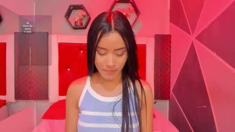 Snapshot of karoll014 chatting on 30, 10, 2025 Karol online show from 30, 10, 2025