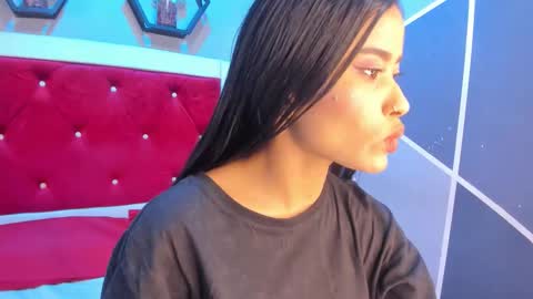 Snapshot of karoll014 chatting on 12, 11, 2025 Karol online show from 12, 11, 2025