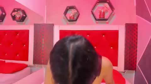 Snapshot of karoll014 chatting on 14, 11, 2025 Karol online show from 14, 11, 2025