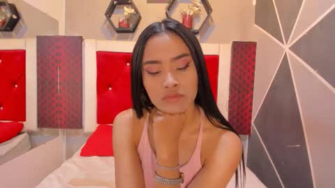 Snapshot of karoll014 chatting on 18, 11, 2025 Karol online show from 18, 11, 2025