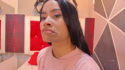 Snapshot of karoll014 chatting on 20, 11, 2025 Karol online show from 20, 11, 2025