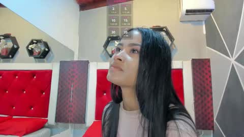 Snapshot of karoll014 chatting on 21, 11, 2025 Karol online show from 21, 11, 2025