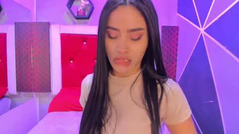 Snapshot of karoll014 chatting on 22, 11, 2025 Karol online show from 22, 11, 2025