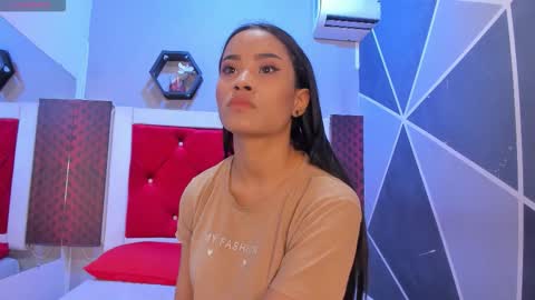 Snapshot of karoll014 chatting on 24, 11, 2025 Karol online show from 24, 11, 2025