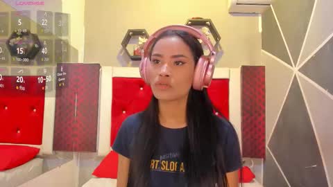 Snapshot of karoll014 chatting on 26, 11, 2025 Karol online show from 26, 11, 2025