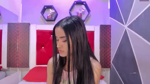 Snapshot of karoll014 chatting on 1, 12, 2025 Karol online show from 1, 12, 2025