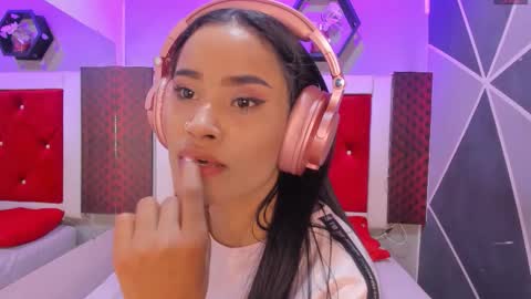 Snapshot of karoll014 chatting on 3, 12, 2025 Karol online show from 3, 12, 2025