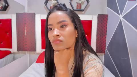 Snapshot of karoll014 chatting on 4, 12, 2025 Karol online show from 4, 12, 2025