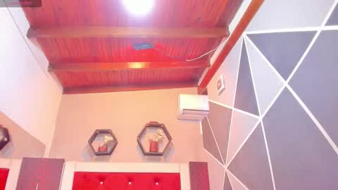 Snapshot of karoll014 chatting on 19, 12, 2025 Karol online show from 19, 12, 2025