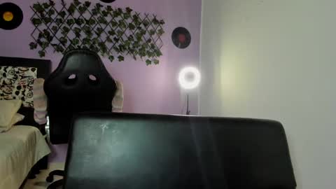 kassandra james online show from 4, 12, 2024