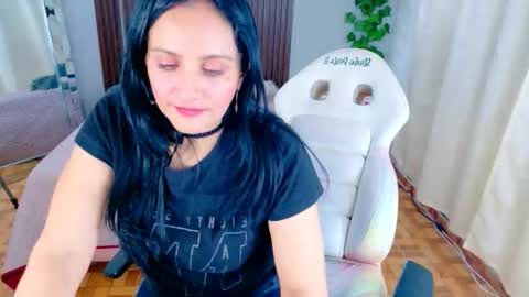 Snapshot of kataleya_29 chatting on 11, 11, 2025 kate online show from 11, 11, 2025