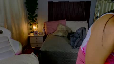 Snapshot of kataleya_29 chatting on 27, 11, 2025 kate online show from 27, 11, 2025