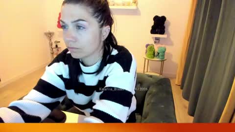Snapshot of katarina_blades chatting on 28, 4, 2026 online show from 28, 4, 2026