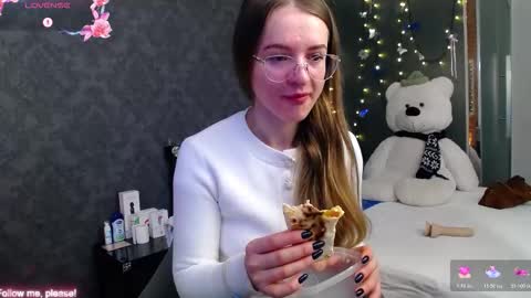 Snapshot of kate_jonson chatting on 25, 11, 2025 .Be kind and gentle with me and I will do my best for you. online show from 25, 11, 2025