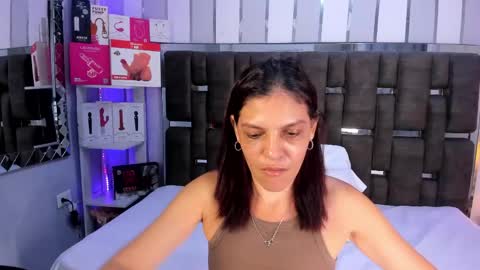 Snapshot of kate_roose chatting on 3, 6, 2026 kate_roose online show from 3, 6, 2026