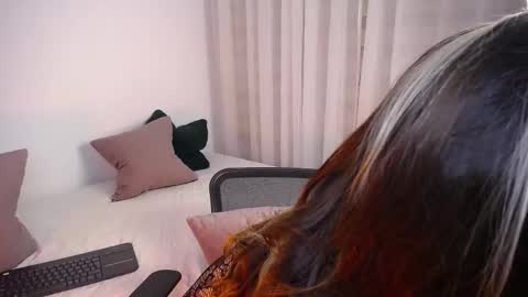 Snapshot of katejolie chatting on 12, 9, 2025 Help me with rate thanks online show from 12, 9, 2025