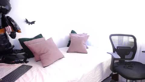 Snapshot of katejolie chatting on 15, 10, 2025 Help me with rate thanks online show from 15, 10, 2025