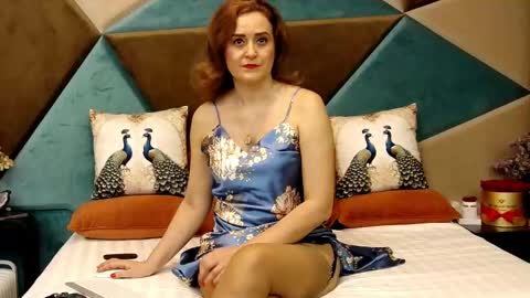 KateQueenston --  online show from 12, 3, 2025