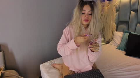 Snapshot of kathegomez_ chatting on 24, 12, 2024 KatheGomez online show from 24, 12, 2024
