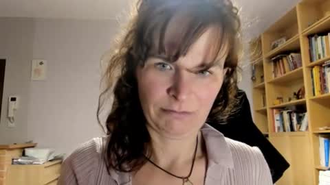 Snapshot of kathysky40 chatting on 18, 12, 2025 KATHY online show from 18, 12, 2025