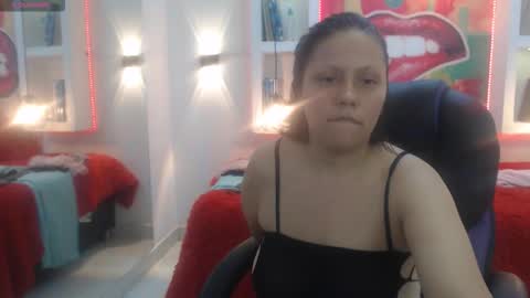 Snapshot of kati_momy chatting on 1, 12, 2025 kati online show from 1, 12, 2025