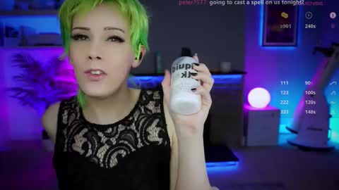 Snapshot of katie_cutie_ts chatting on 28, 10, 2025 Katie online show from 28, 10, 2025