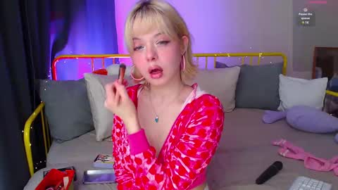 Snapshot of katie_deville chatting on 3, 3, 2025 Katie Deville online show from 3, 3, 2025