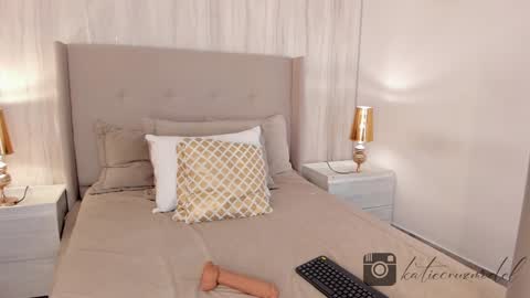 Snapshot of katiecruz_ chatting on 9, 1, 2025 Katie online show from 9, 1, 2025