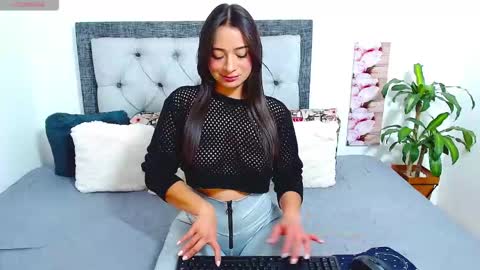 Snapshot of katikloving chatting on 17, 9, 2025 Follow Instagram katikloving online show from 17, 9, 2025