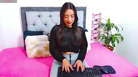 Snapshot of katikloving chatting on 16, 11, 2025 Follow Instagram katikloving online show from 16, 11, 2025