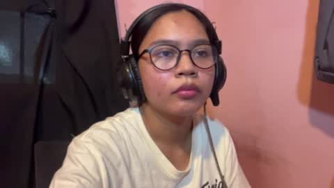 Snapshot of katlynpelyo chatting on 27, 5, 2026 Lily online show from 27, 5, 2026