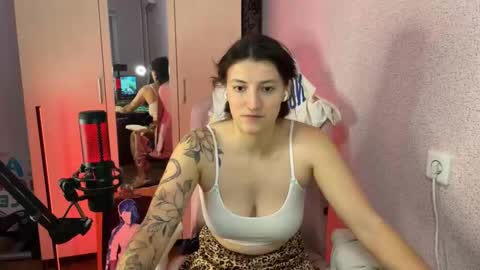 Snapshot of katrin_kristal chatting on 1, 3, 2025 naked in pvt show 100 tk online show from 1, 3, 2025