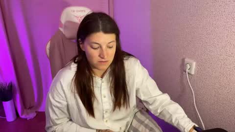 Snapshot of katrin_kristal chatting on 14, 10, 2025 naked in pvt show 100 tk online show from 14, 10, 2025
