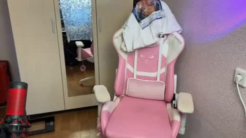 Snapshot of katrin_kristal chatting on 25, 6, 2026 naked in pvt show 100 tk online show from 25, 6, 2026